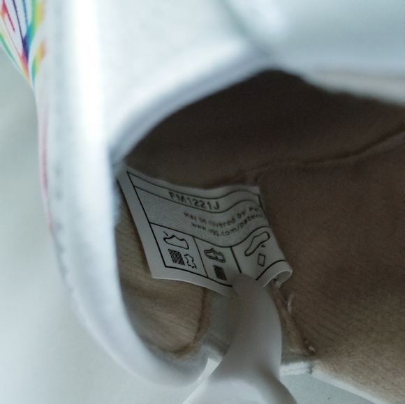 NEW UGG Caplan White Rainbow Slip On Sneakers Size 6 Kids/Youth / Size 8 Women's - Picture 12 of 14